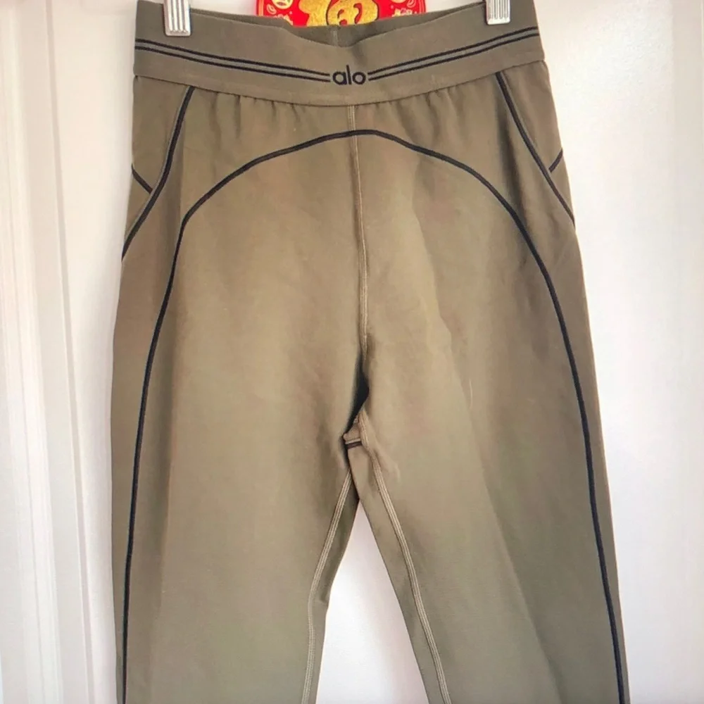 ALO Yoga Set Olive Green Ribbed High-Waist Leggings With Bra